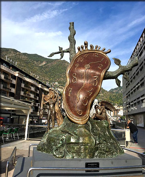 Sculpture Horloge Molle a Andorra la Vella