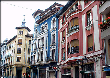 PRAVIA façades colorées typiques, étape 16, la vuelt 2019