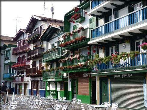Irun les balcons typiques du pays basque espagnol